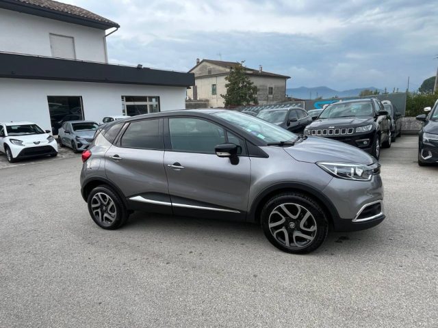 Renault Captur TCe 12V 90 CV Start&Stop Intens - foto 2 di 4