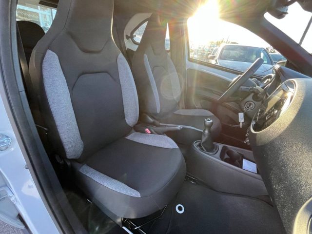 Toyota Aygo X 1.0 VVT-i 72 CV 5 porte Active km 0 a ALIFE