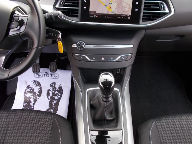 Peugeot 308 BlueHDi 102 S&S SW Business Navi, del 2019, 61.300 km, in vendita a San Vendemiano (TV)