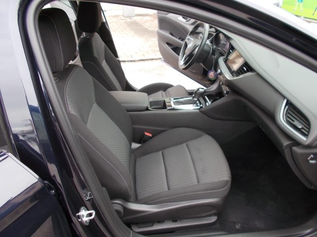 Opel Insignia 2.0 CDTI S&S aut. Sports Tourer Business, del 2018, 83.000 km, in vendita a San Vendemiano (TV)