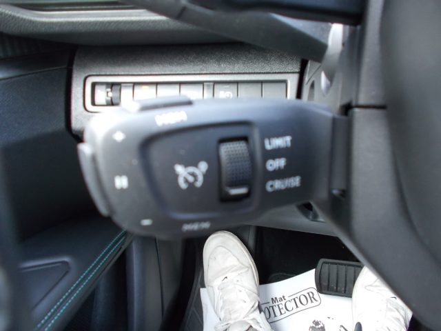 Peugeot 3008 Hybrid 225 e-EAT8 Allure, del 2022, 54.000 km, in vendita a San Vendemiano (TV)