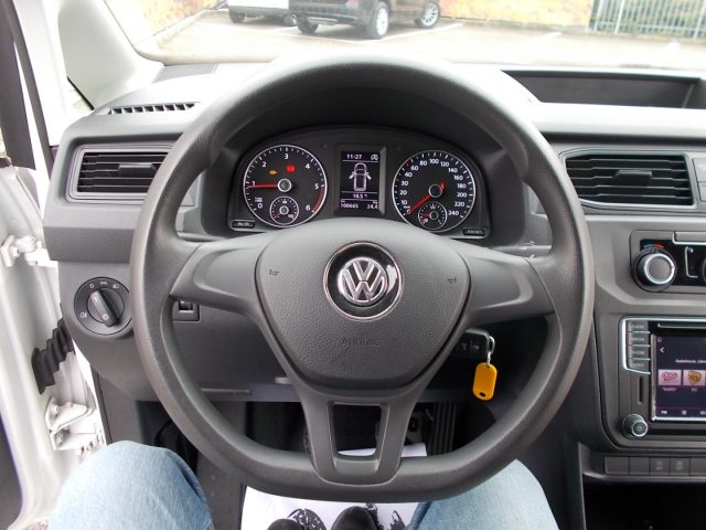 Volkswagen Caddy 2.0 TDI 102 CV Furgone Business navi usato a SAN VENDEMIANO