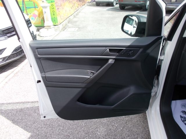Volkswagen Caddy 2.0 TDI 102 CV Furgone Business Navi, del 2019, 110.000 km, in vendita a San Vendemiano (TV)