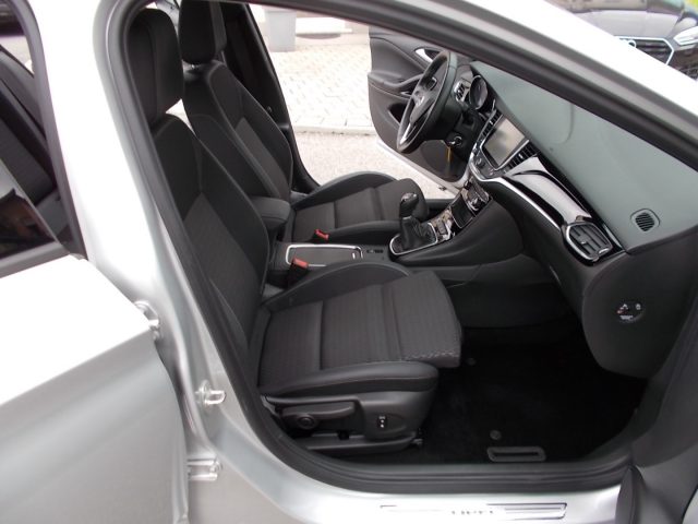 Opel Astra 1.6 CDTi 110CV S&S Sports Tourer Innovation, del 2019, 88.000 km, in vendita a San Vendemiano (TV)