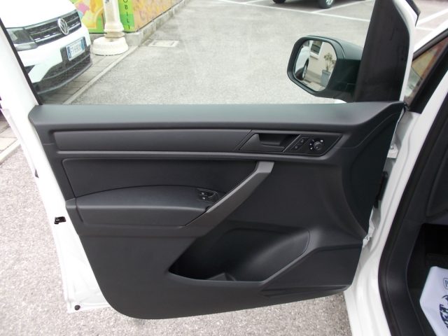 Volkswagen Caddy 2.0 TDI 102 CV Furgone Business Navi, del 2019, 84.000 km, in vendita a San Vendemiano (TV)