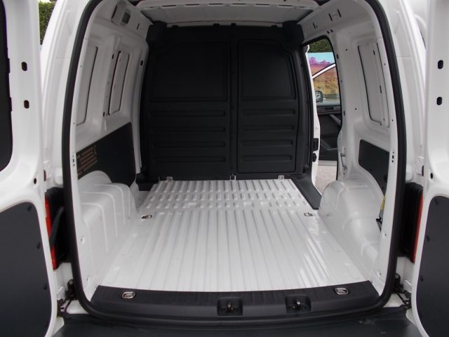 Volkswagen Caddy 2.0 TDI 102 CV Furgone Business Navi usato a SAN VENDEMIANO