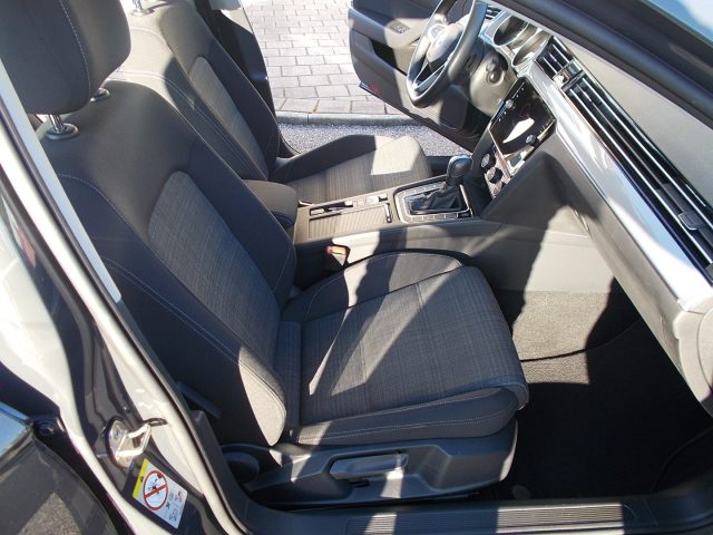 Volkswagen Passat Variant 1.6 TDI SCR DSG Business BMT usato a SAN VENDEMIANO