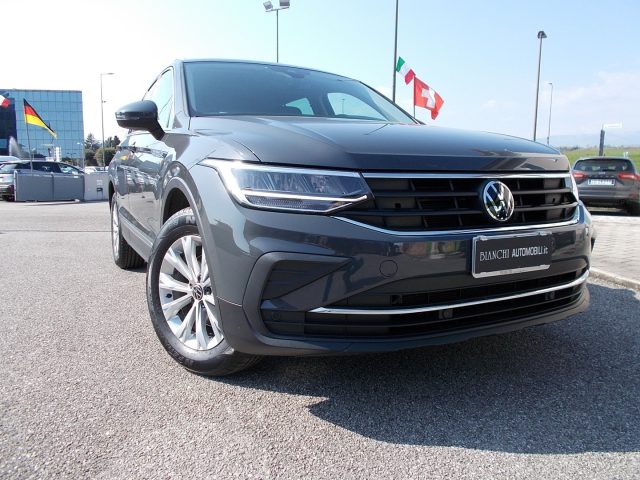 Volkswagen Tiguan 2.0 TDI 150 CV SCR DSG Life usato a SAN VENDEMIANO