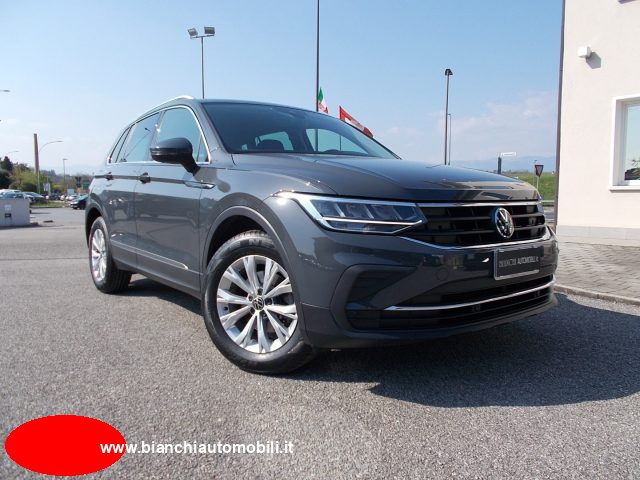 Volkswagen Tiguan 2.0 TDI 150 CV SCR DSG Life usato a SAN VENDEMIANO