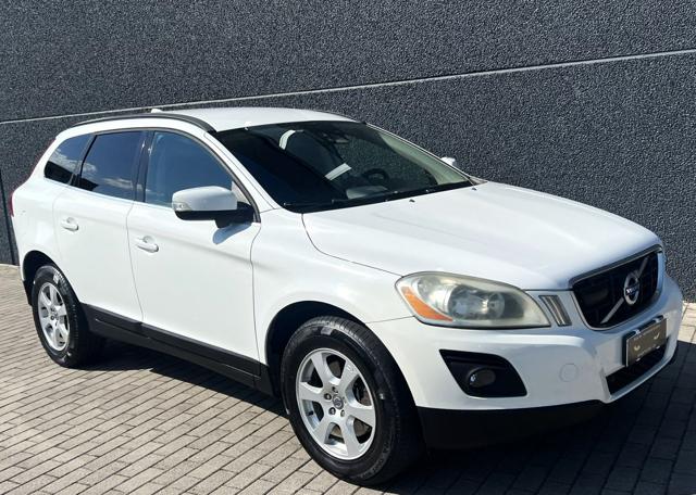 Volvo XC60 2.4 D 175 CV FWD DRIVe Momentum - foto 4 di 4