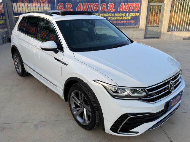 Volkswagen Tiguan 2.0 TDI R-Line TETTO APRIBILE - foto 4 di 4