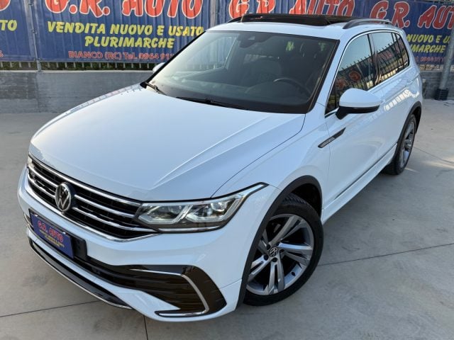 Volkswagen Tiguan 2.0 TDI R-Line TETTO APRIBILE, del 2020, 100.000 km, in vendita a Bianco (RC)