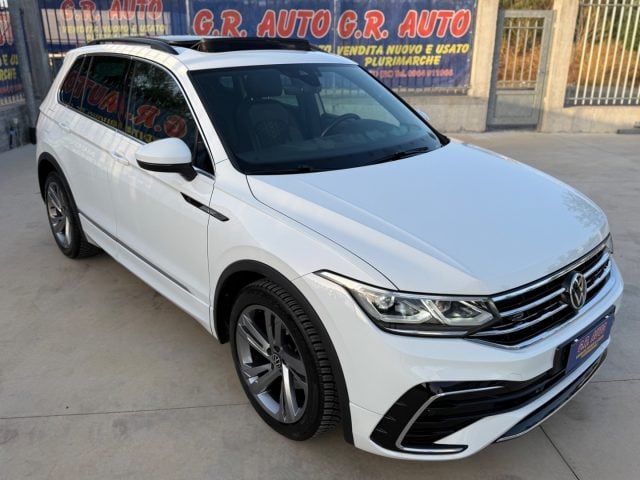 Volkswagen Tiguan 2.0 TDI R-Line TETTO APRIBILE - foto 4 di 4