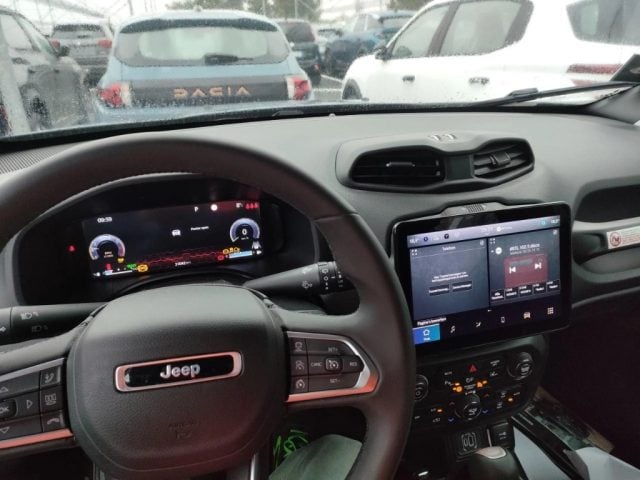 Jeep Renegade 1.5 Turbo T4 MHEV Summit - foto 3 di 4