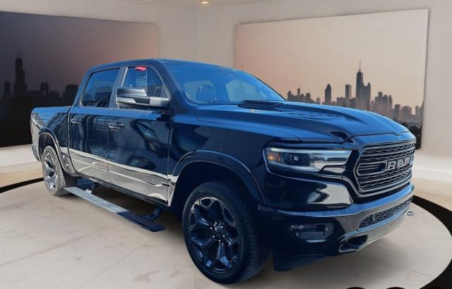 RAM 1500 5.7 V8 Crew Cab AT8 Limited Night N1 Full optional - foto 2 di 4