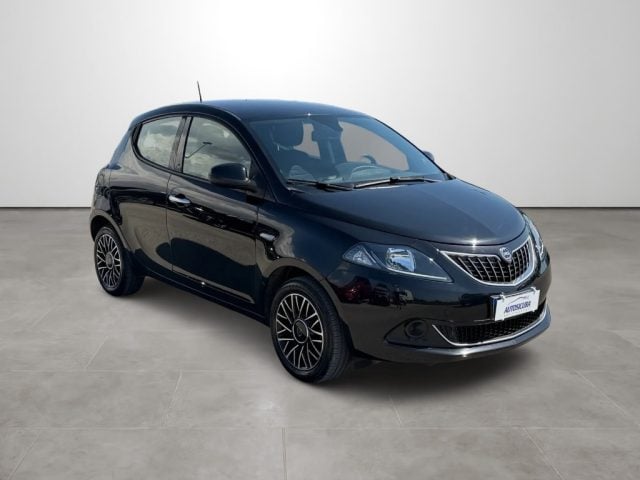 Lancia Ypsilon 1.0 FireFly 5 porte S&S Hybrid Platino - foto 3 di 4