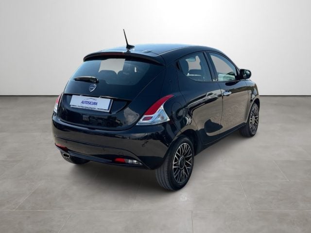 Lancia Ypsilon 1.0 FireFly 5 porte S&S Hybrid Platino - foto 4 di 4