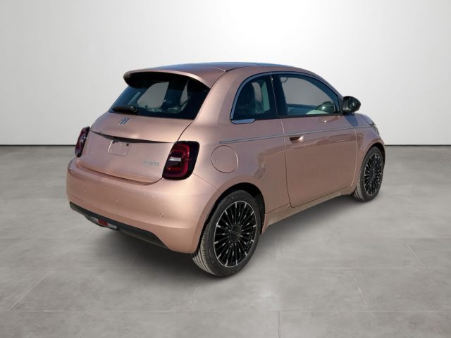 Fiat 500 Berlina Hybrid La Prima - foto 4 di 14