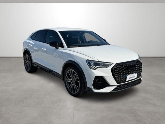 Audi Q3 SPB 35 TDI Identity Black - foto 3 di 4