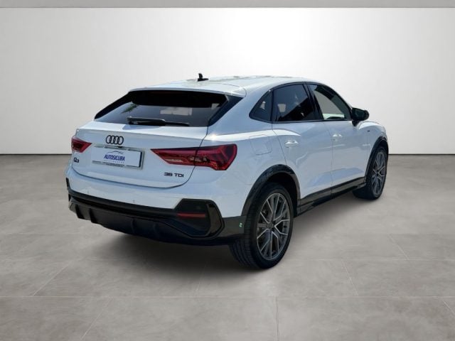 Audi Q3 SPB 35 TDI Identity Black - foto 4 di 4
