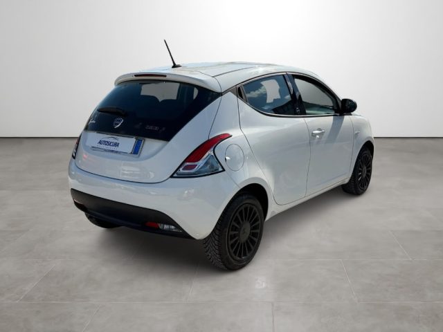 Lancia Ypsilon 1.0 FireFly 5 porte S&S Hybrid Ecochic Silver - foto 4 di 4