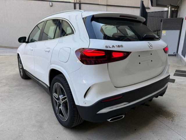 Mercedes-Benz GLA 180 Automatic AMG Line Premium - foto 3 di 4