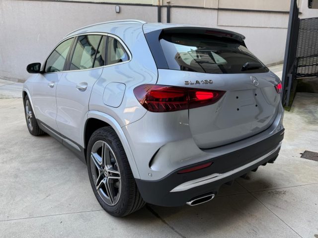Mercedes-Benz GLA 180 Automatic AMG Line Premium - foto 3 di 4
