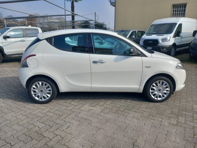 Lancia Ypsilon 1.2 69 CV 5 porte Silver - foto 3 di 4