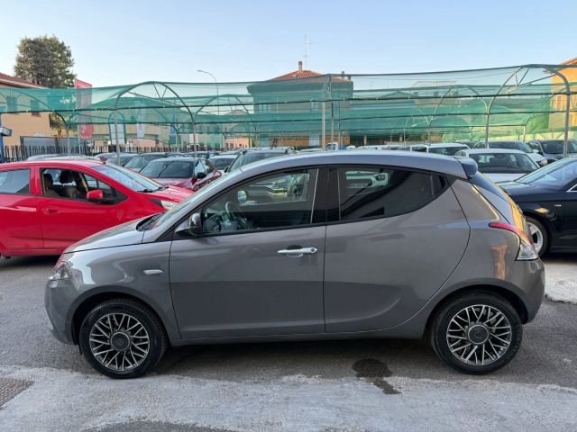 Lancia Ypsilon 1.0 FireFly 5 porte S&S Hybrid Platino - foto 2 di 4