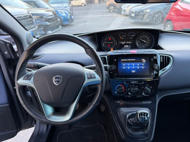 Lancia Ypsilon 1.0 FireFly 5 porte S&S Hybrid Platino, del 2023, 41.246 km, in vendita a Varedo (MB)