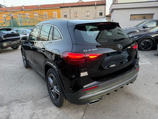 Mercedes-Benz GLA 180 Automatic AMG Line Premium - foto 3 di 4