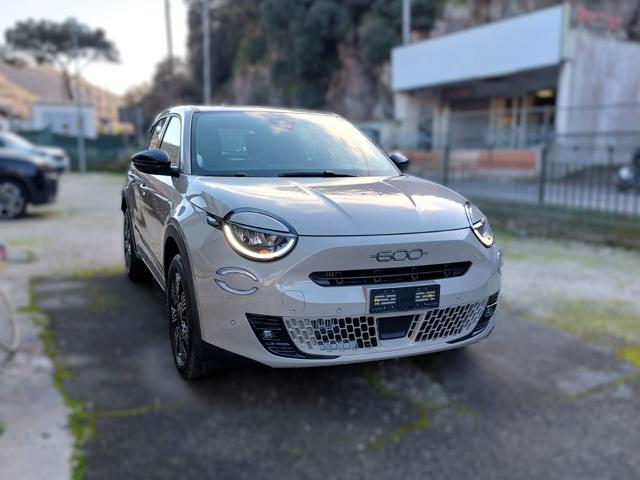 Fiat 600 Hybrid 110 CV DCT MHEV Serie Speciale Icon km 0 a ISCHIA