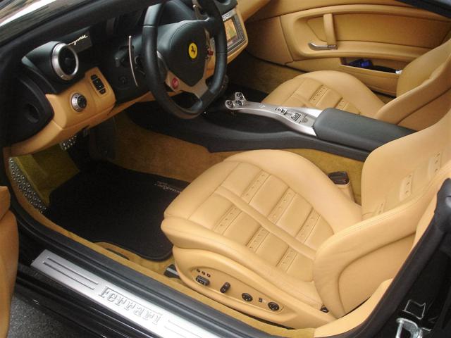 Ferrari California DCT F1-Daytona-Ufficiale-Camera-Ceramik-Nuovissima - foto 2 di 4