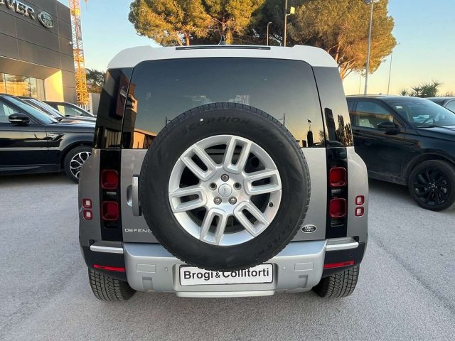 Land Rover Defender VII 2020 110 110 3.0 I6 MHEV SE AWD Auto - foto 4 di 4