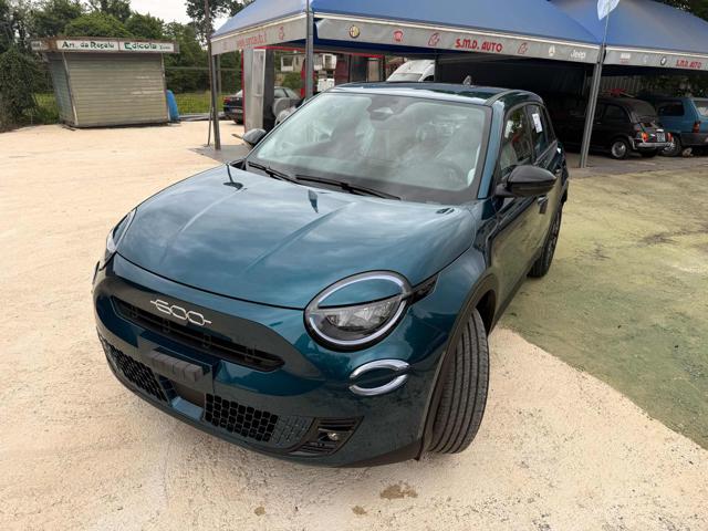 Fiat 600 Hybrid 110 CV DCT MHEV Icon - foto 2 di 8