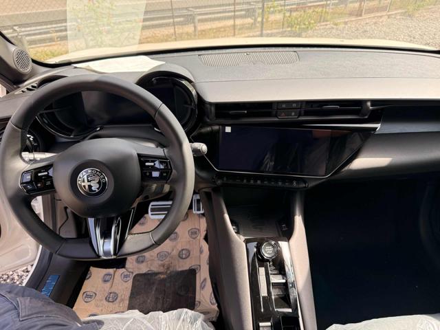 Alfa Romeo Junior 1.2 ibrida Ti 145cv edct6 - foto 4 di 6