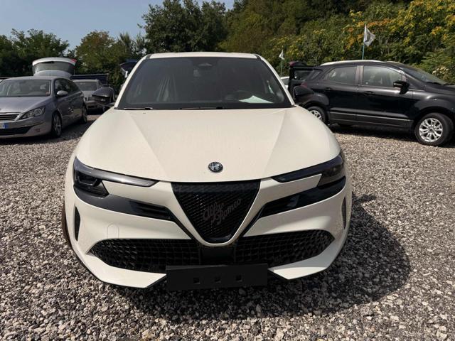 Alfa Romeo Junior 1.2 ibrida Ti 145cv edct6 - foto 2 di 6