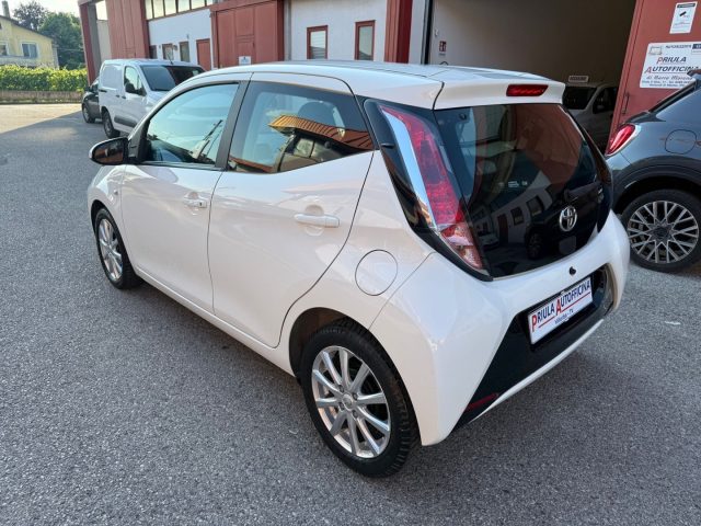 Toyota Aygo 1.0 VVT-i 69 CV 5 porte x-clusiv - foto 4 di 4