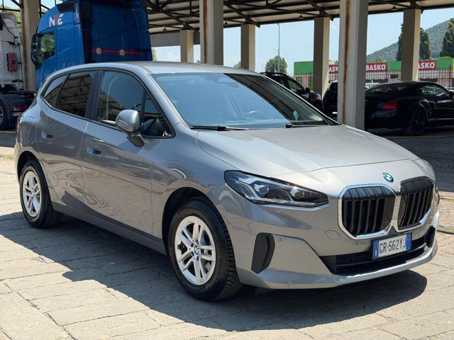 BMW 220 i 48V Active Tourer - foto 2 di 4