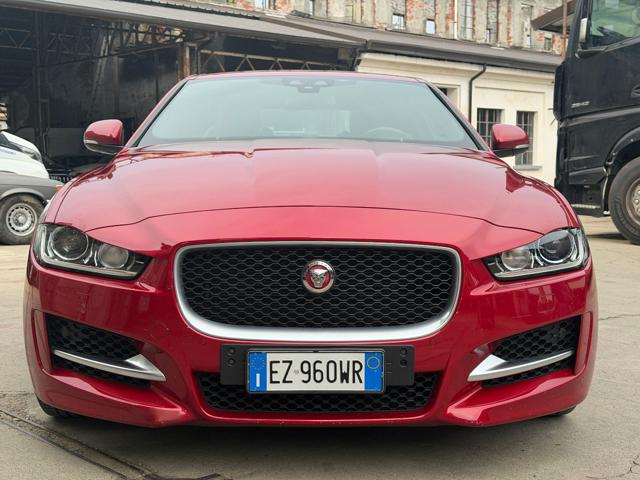 Jaguar XE 2.0 D Turbo 180CV aut. R-Sport - foto 3 di 4