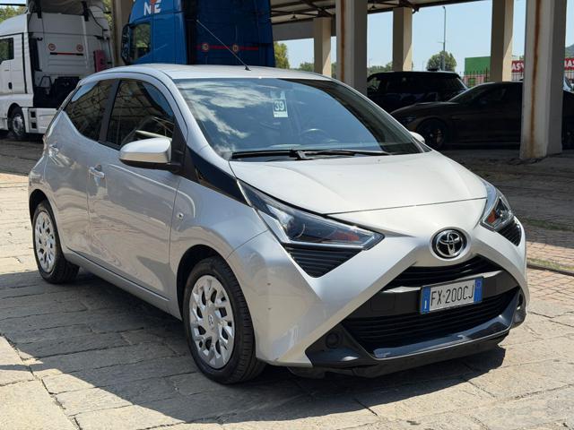 Toyota Aygo 1.0 VVT-i 72 CV 5 porte x-business MMT usato a SARZANA