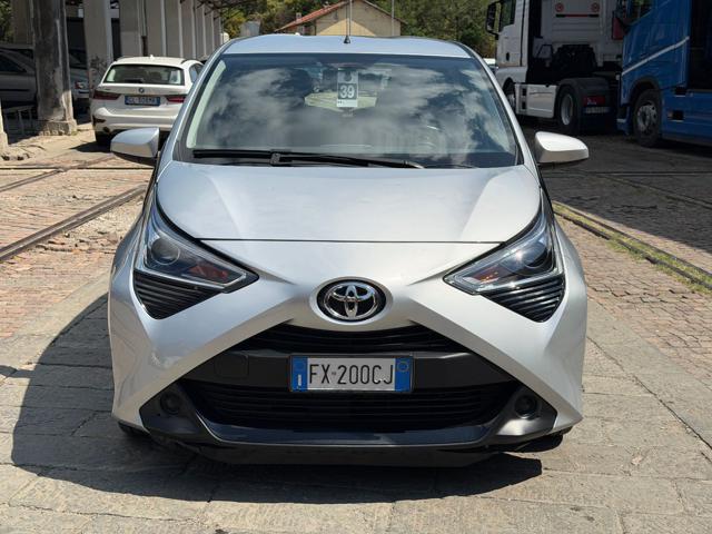 Toyota Aygo 1.0 VVT-i 72 CV 5 porte x-business MMT - foto 2 di 4