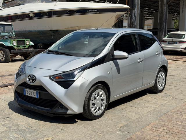 Toyota Aygo 1.0 VVT-i 72 CV 5 porte x-business MMT - foto 3 di 4