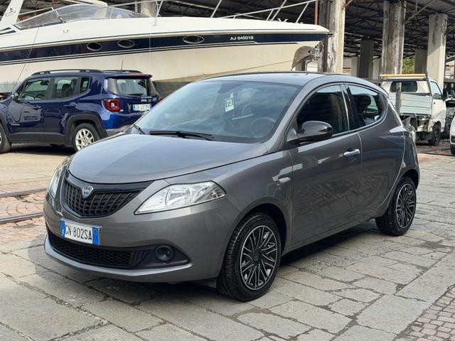 Lancia Ypsilon 1.0 FireFly 5 porte S&S Hybrid Silver Plus 5 POSTI, del 2023, 86.720 km, in vendita a Sarzana (SP)