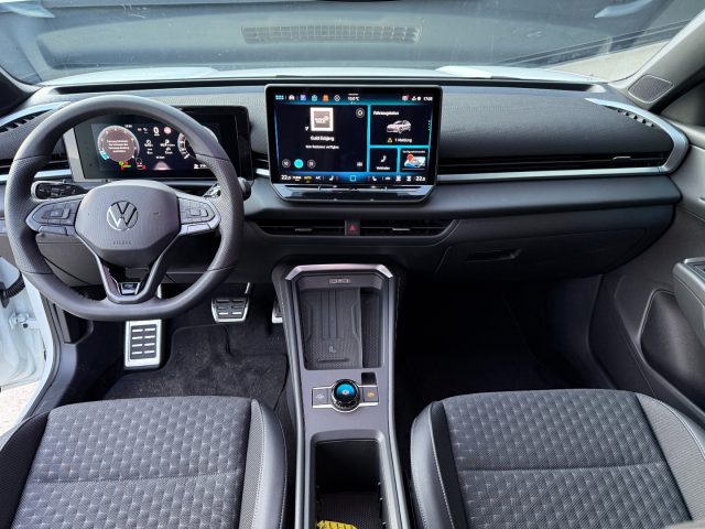 Volkswagen T-Roc Nuova 1.5 eTSI DSG R-Line GANCIO Black Style LED km 0 a CHIUSA