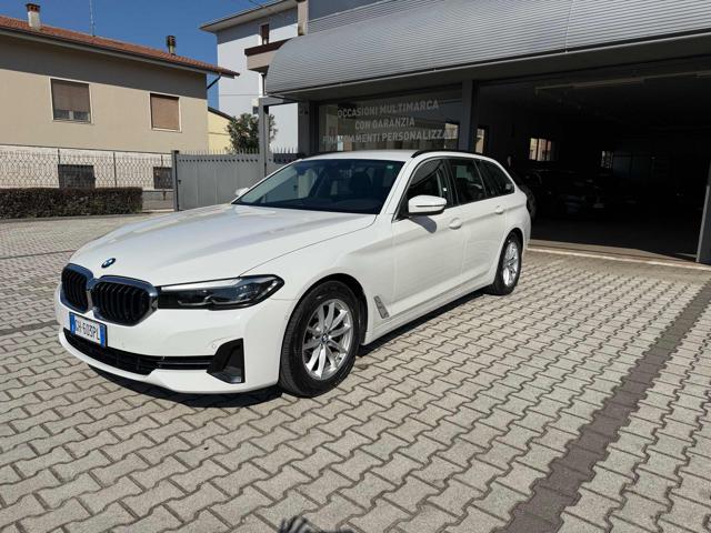 BMW 520 d 48V Touring Business - foto 3 di 4