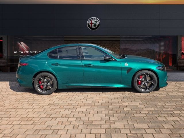 Alfa Romeo Giulia 2.9 V6 Bi-Turbo AT8 Quadrifoglio - foto 4 di 4