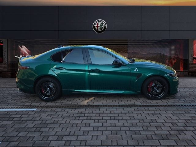 Alfa Romeo Giulia 2.9 V6 Bi-Turbo AT8 Quadrifoglio - foto 4 di 24
