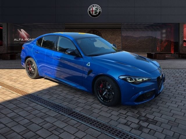 Alfa Romeo Giulia 2.9 V6 Bi-Turbo AT8 Quadrifoglio - foto 3 di 25