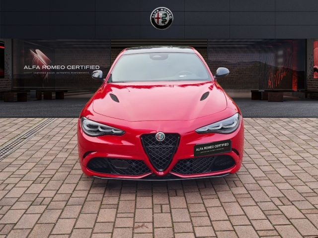 Alfa Romeo Giulia 2.9 V6 Bi-Turbo AT8 Quadrifoglio - foto 2 di 4